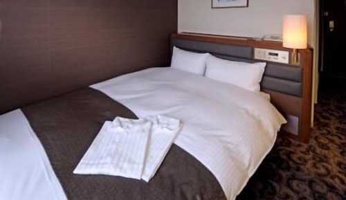 Semi-double Room, Smoking