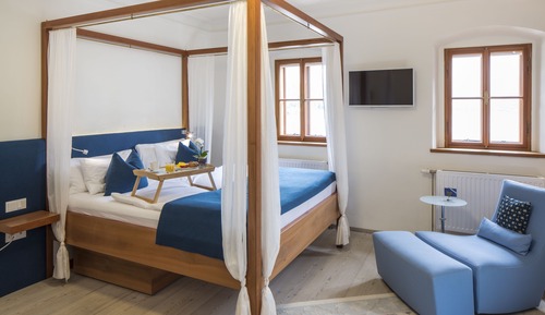 Superior Suite, Fireplace, Lake View