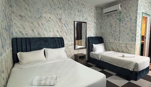 City Triple Room
