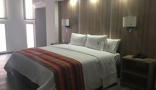 Standard Room, 1 King Bed