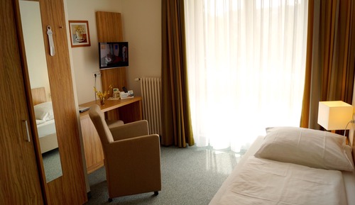Single Room, Balcony, Garden View