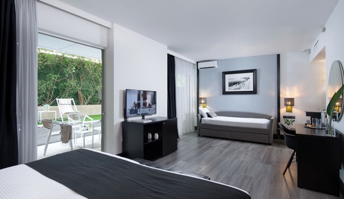 Premium Triple Room, 1 Bedroom, Garden View, Ground Floor