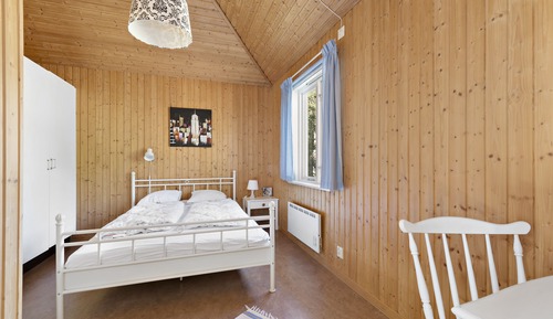 Holiday Home 2 (Excluding Towels, Sheets, Cleaning)