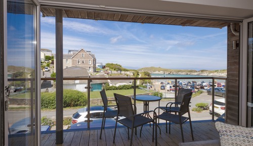 Porth Sands, 2 Bedroom Apartment, 2 Bathrooms, Sea View (no dogs)
