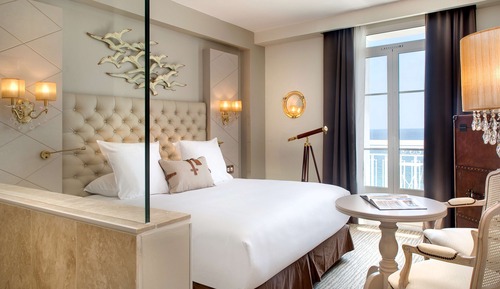 Deluxe Room, 1 King Bed, Sea View