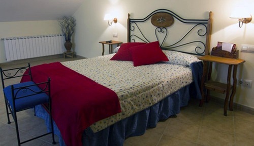 Deluxe Suite, Jetted Tub