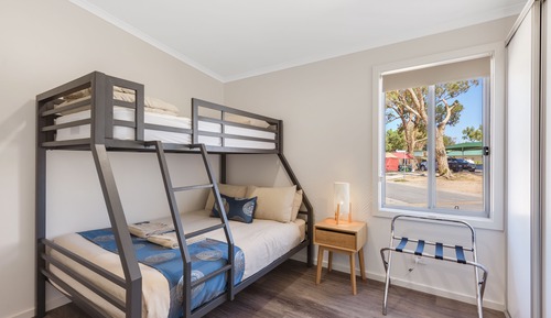 Deluxe 2 Bedroom Cabin - Sleeps 5
