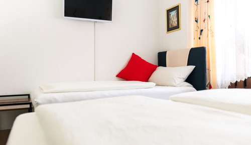 Standard Triple Room, Shared Bathroom (3BZGB)