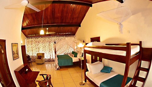 Grand Quadruple Room, Multiple Beds, Bathtub, Corner