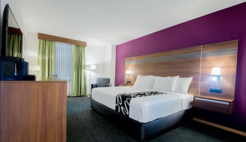 Room, 1 King Bed, Non Smoking, Courtyard View