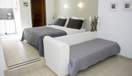 Standard Studio, Multiple Beds, Garden View