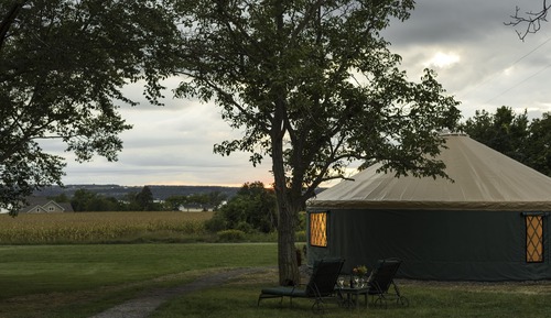 Oneida Yurt with Kitchenette and Full Bathroom (Breakfast Items Provided)