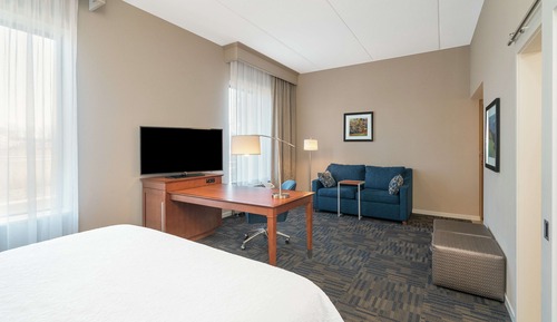 Studio, 1 King Bed, Accessible (Hearing)