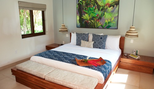 One Bedroom Beach House with Pool, Beach View
