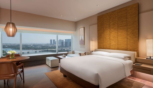 1 King Bed with Ocean Bay View