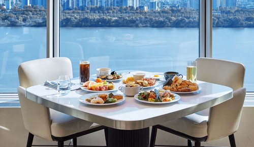 [Package] Deluxe Twin River View + Breakfast @The Buffet