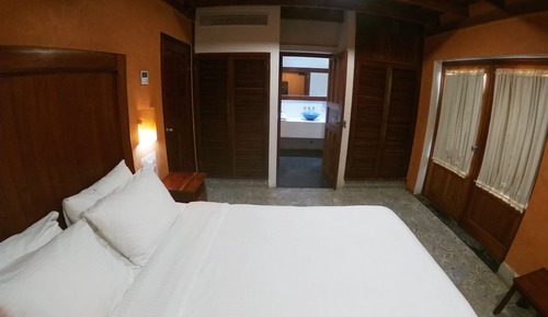 Junior Double Room, 1 Queen Bed, Pool View, Poolside