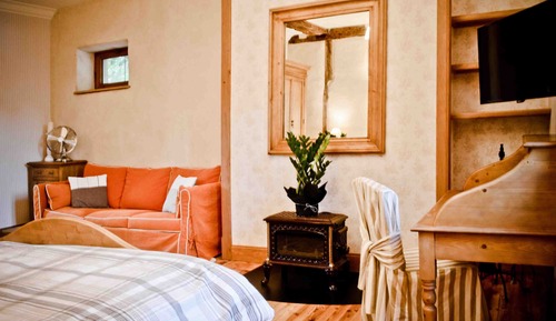 Double Room, Private Bathroom, Mountain View (Chambre Ocre)