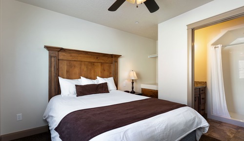 Luxury Townhome, 3 Bedrooms, 3 Private Bathrooms, Full Kitchen