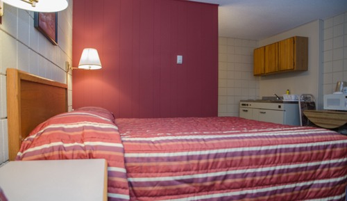 Standard Room, 1 Queen Bed, Smoking, Kitchenette