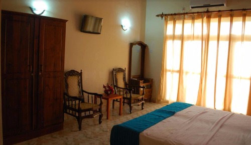 Deluxe Room, River View, Poolside