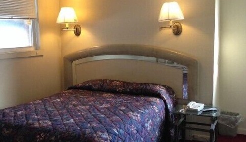Standard Room, 1 Queen Bed
