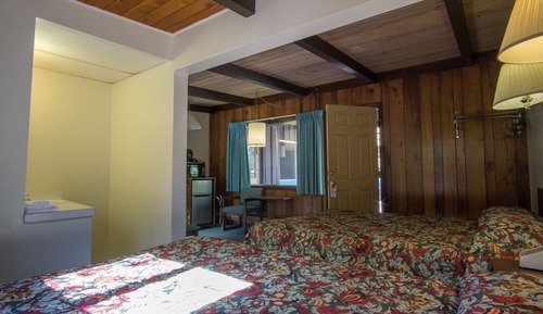 Classic Room, 2 Queen Beds, Non Smoking, Courtyard View
