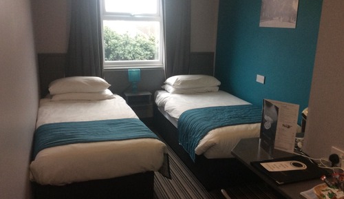 Basic Twin Room, Ensuite