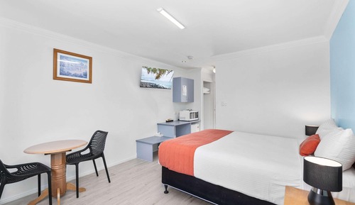 Budget Queen Room