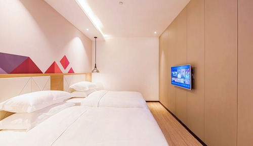 Standard Twin Room, No Windows