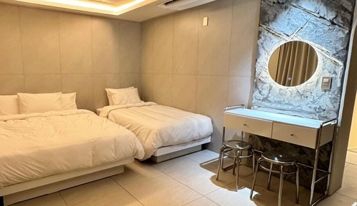 Deluxe Twin Room, City View