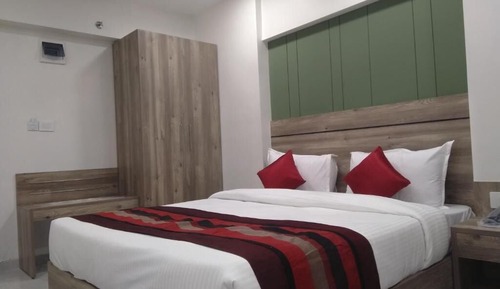 Suite, City View