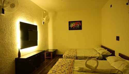 Deluxe Room, Hill View