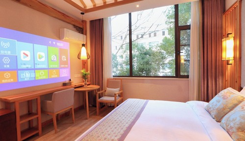 Basic Suite, Courtyard View