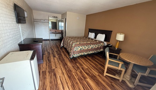 Room, 1 King Bed, Smoking, City View