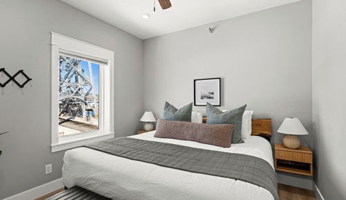 Luxury Condo, 2 Bedrooms, 2 Bathrooms, Lake View