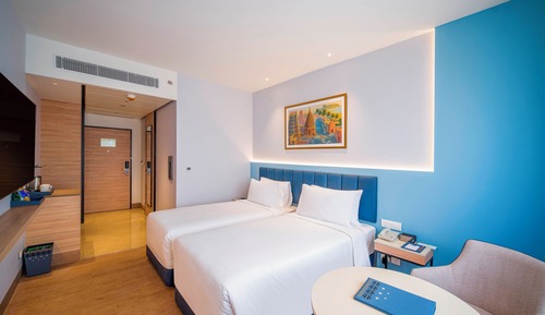 Deluxe Twin Pool Facing