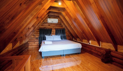 Design Chalet, 1 Queen Bed, Bathtub, Pool View