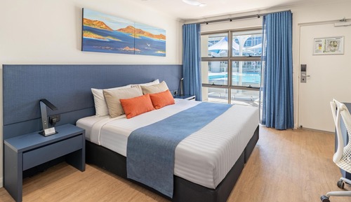 Premium Suite, 1 King Bed, Patio, Garden View (Larger Room)