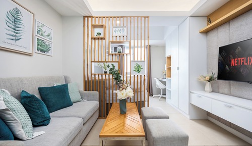 Deluxe Condo, City View