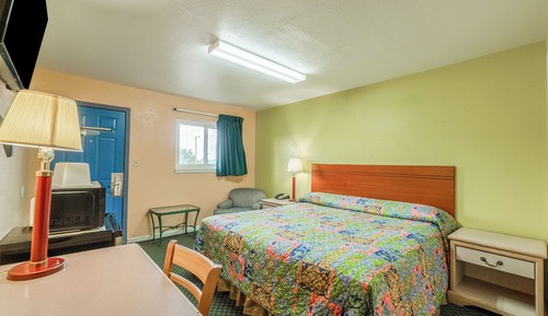 Room, 1 King Bed, Smoking