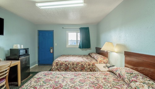 Room, 2 Queen Beds, Smoking