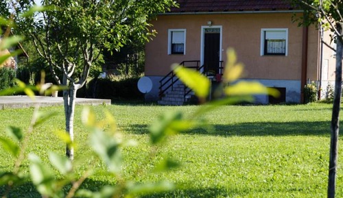 House (Three Bedroom Holiday Home With Terra)