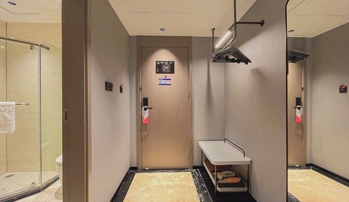 Room, River View