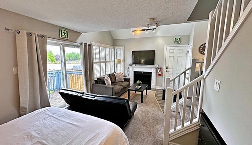 Standard Apartment, 2 Bedrooms, Balcony, Mountain View