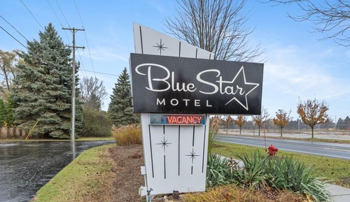 Studio (Blue Star Motel #5)