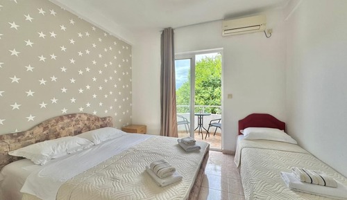 Classic Room, Balcony, Garden View