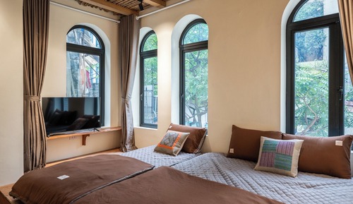 Executive Suite, City View