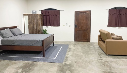 Traditional Studio Suite, 1 Queen Bed with Sofa bed, Patio