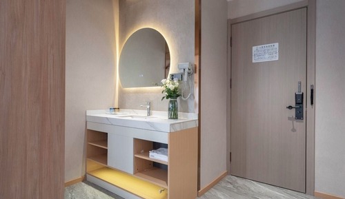 Luxury Twin Room, City View